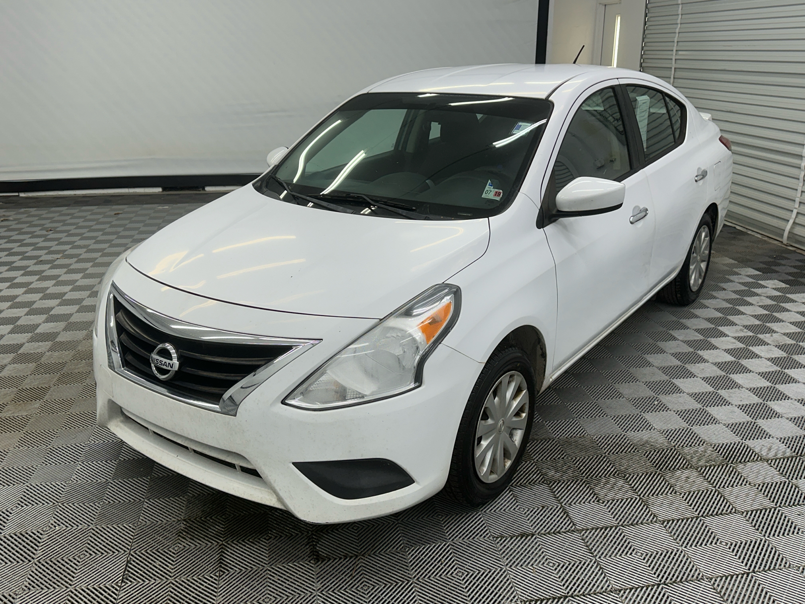 2017 Nissan Versa 1.6 SV 1