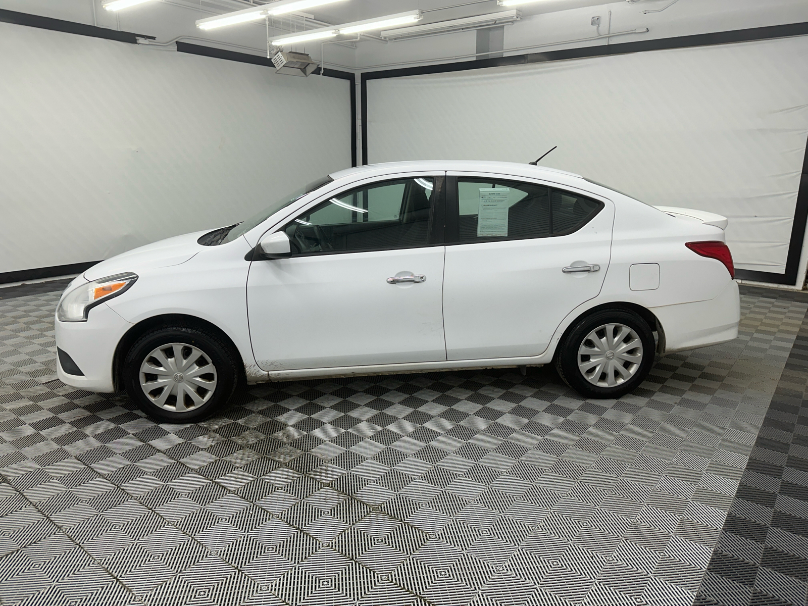 2017 Nissan Versa 1.6 SV 2