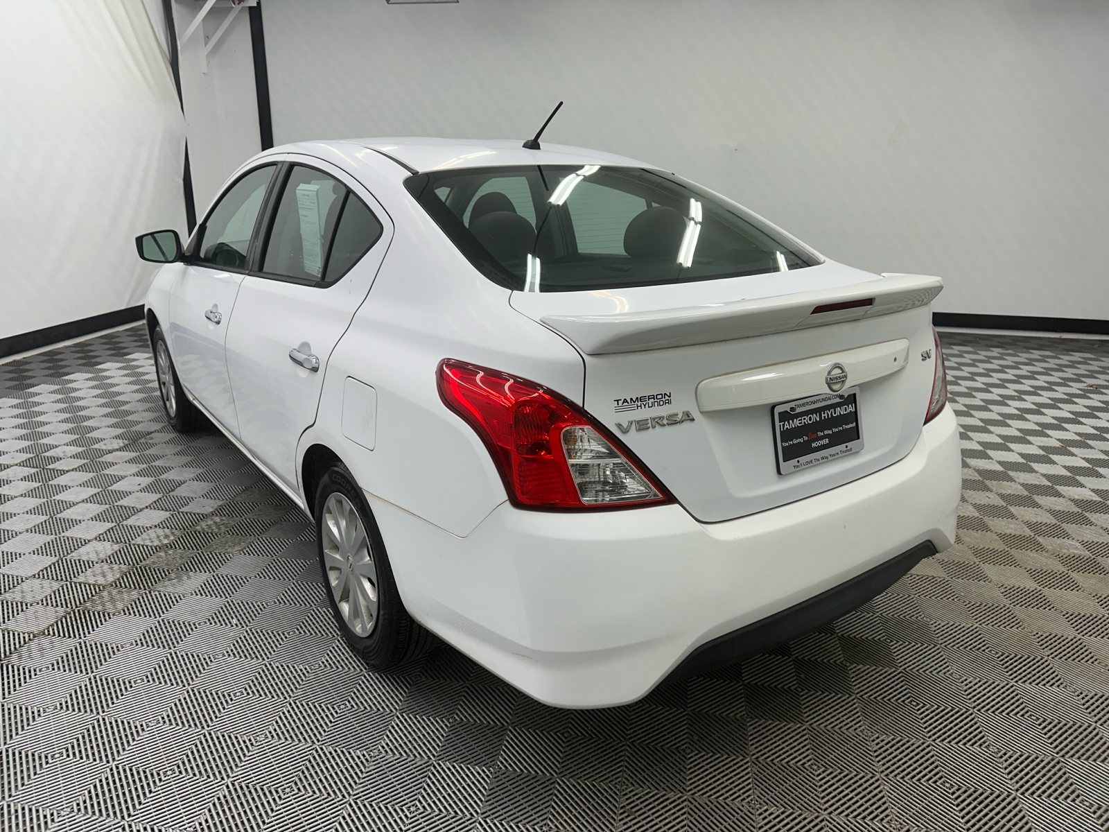 2017 Nissan Versa 1.6 SV 3