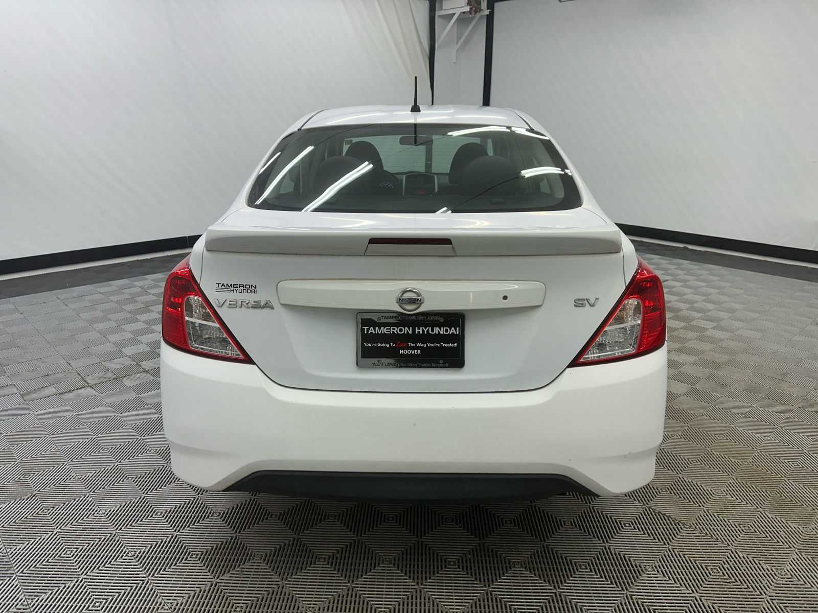 2017 Nissan Versa 1.6 SV 4