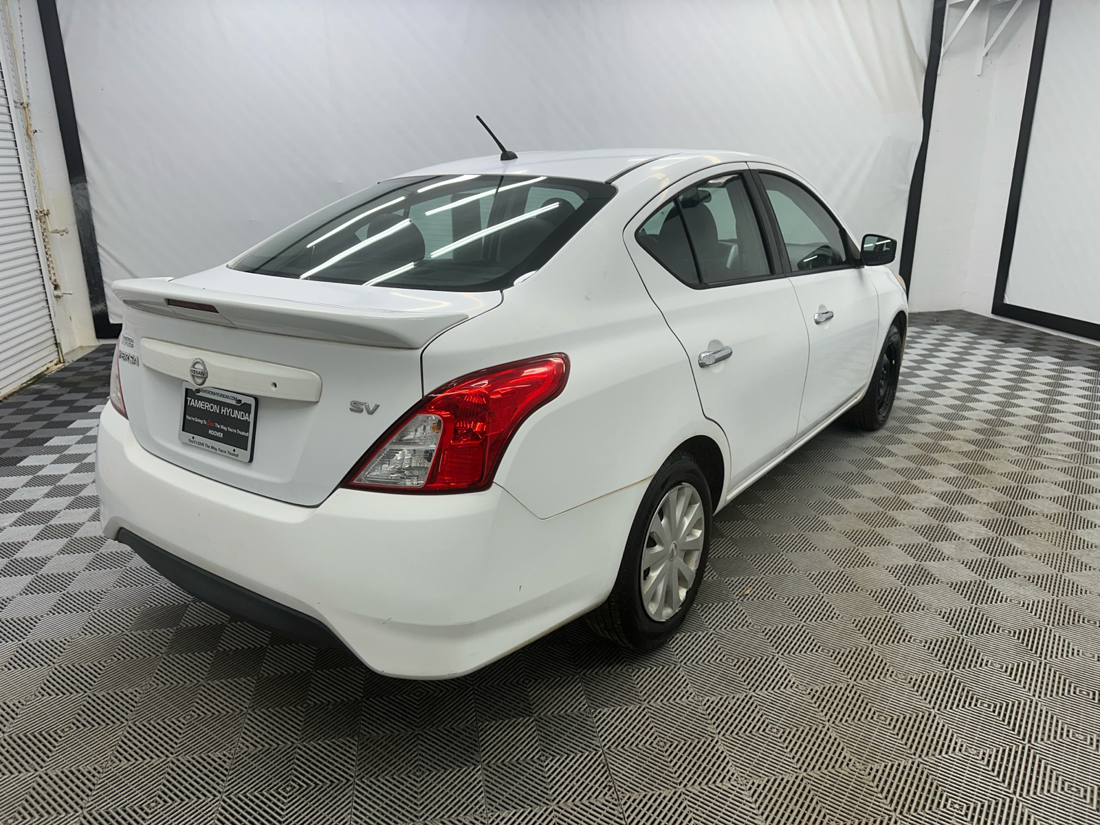 2017 Nissan Versa 1.6 SV 5