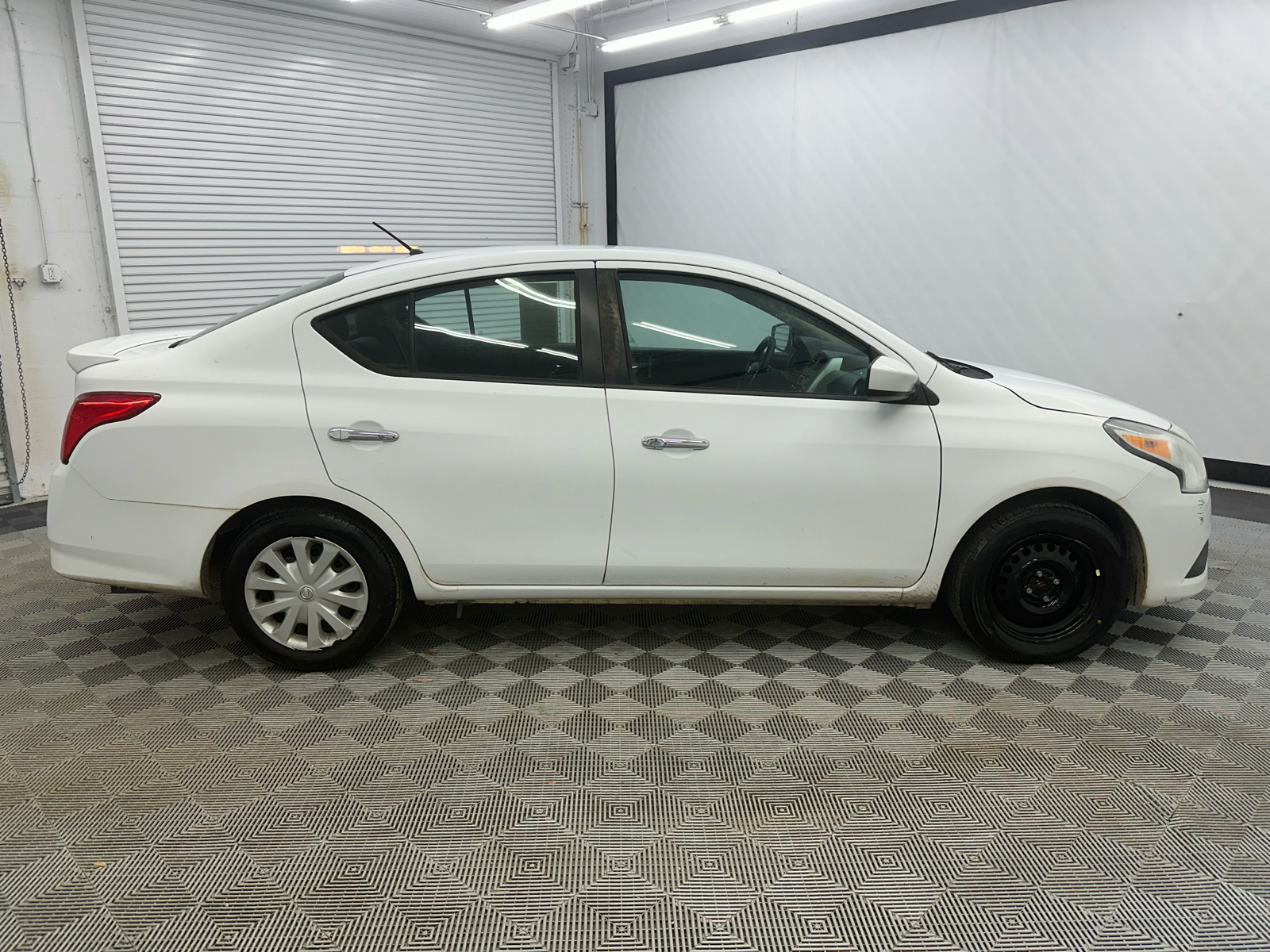 2017 Nissan Versa 1.6 SV 6