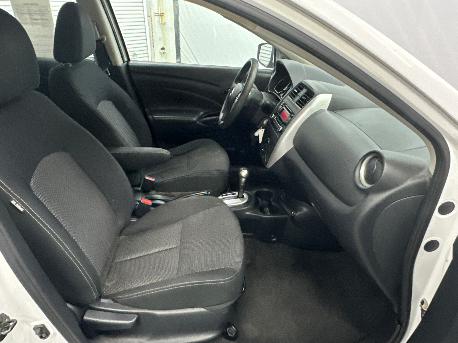 2017 Nissan Versa 1.6 SV 11