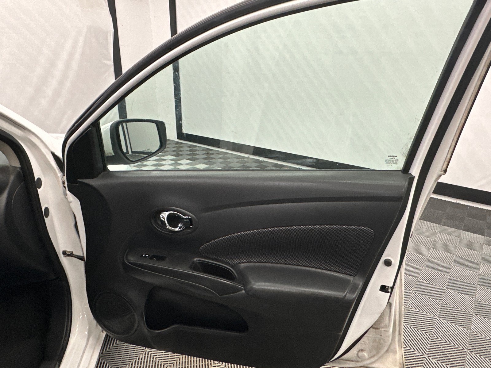 2017 Nissan Versa 1.6 SV 12