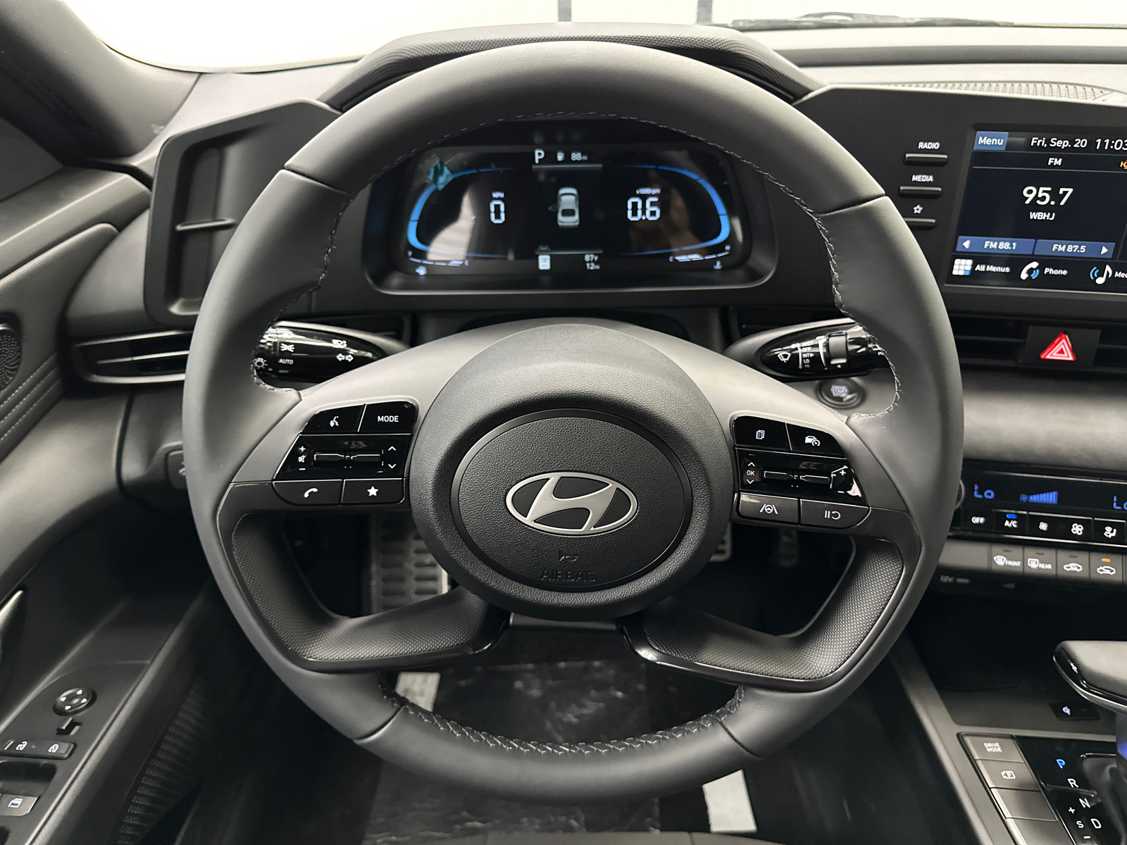 2025 Hyundai Elantra SEL 23