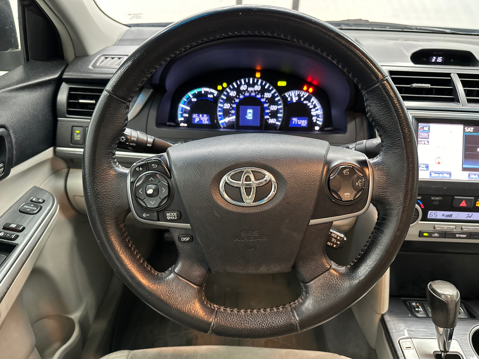 2013 Toyota Camry Hybrid XLE 24