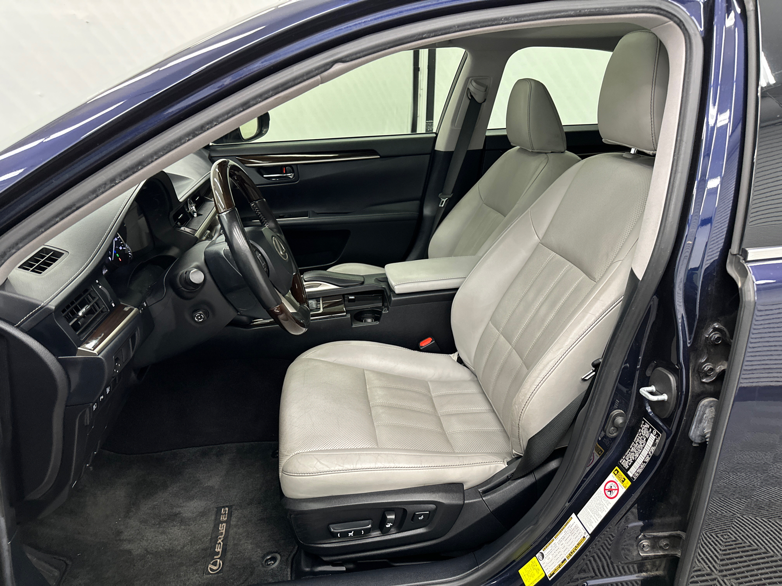 2018 Lexus ES 300h 9