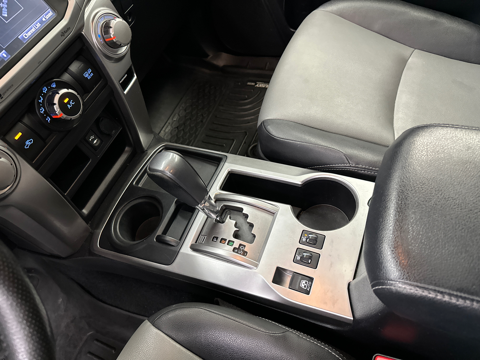 2014 Toyota 4Runner SR5 Premium 32