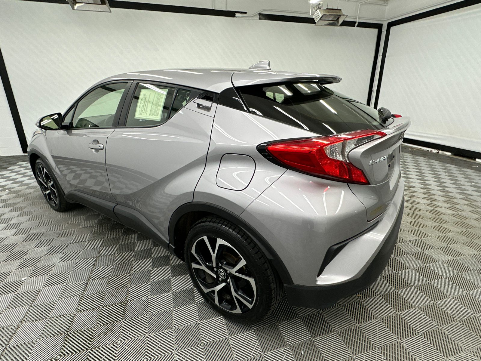 2020 Toyota C-HR XLE 3
