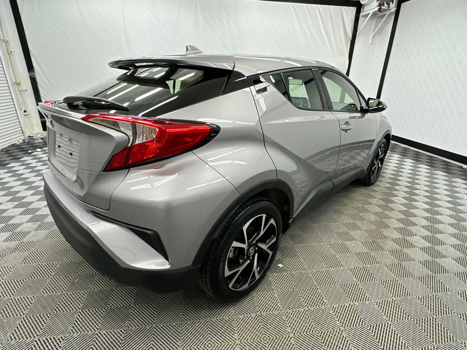 2020 Toyota C-HR XLE 5