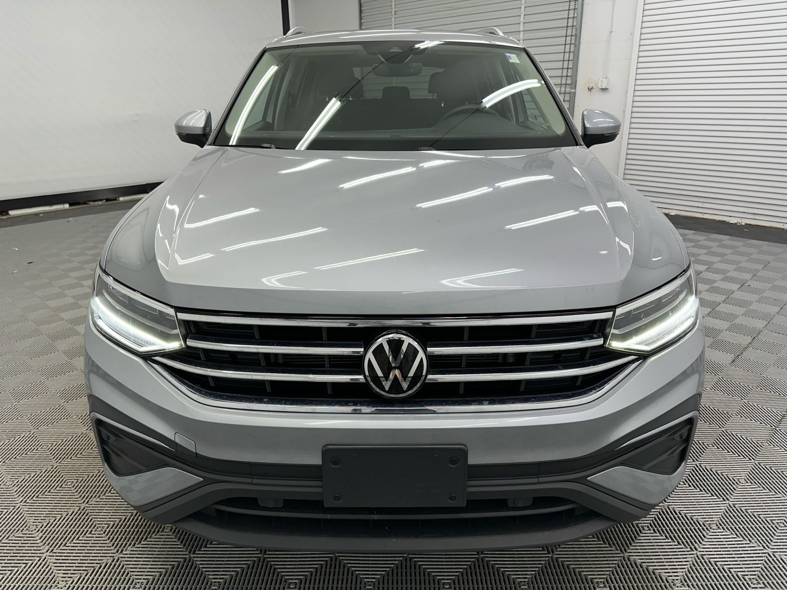 2023 Volkswagen Tiguan 2.0T SE 8