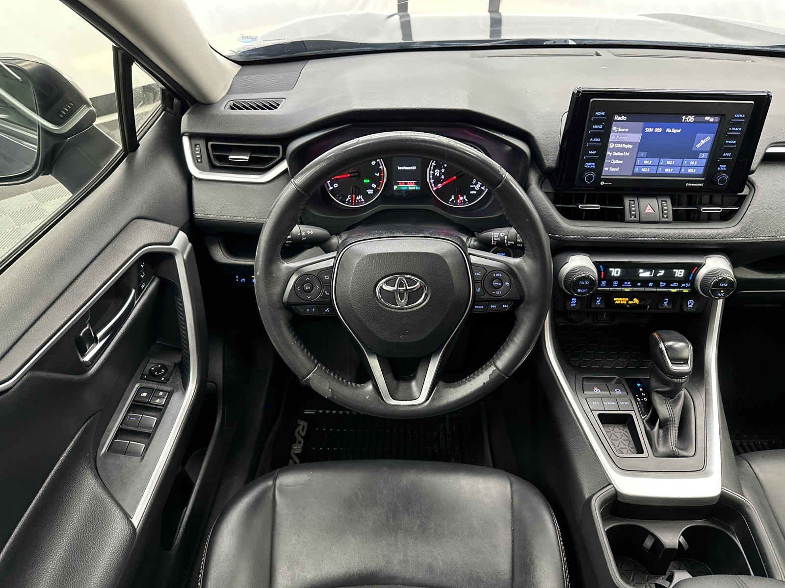 2020 Toyota RAV4 XLE Premium 26