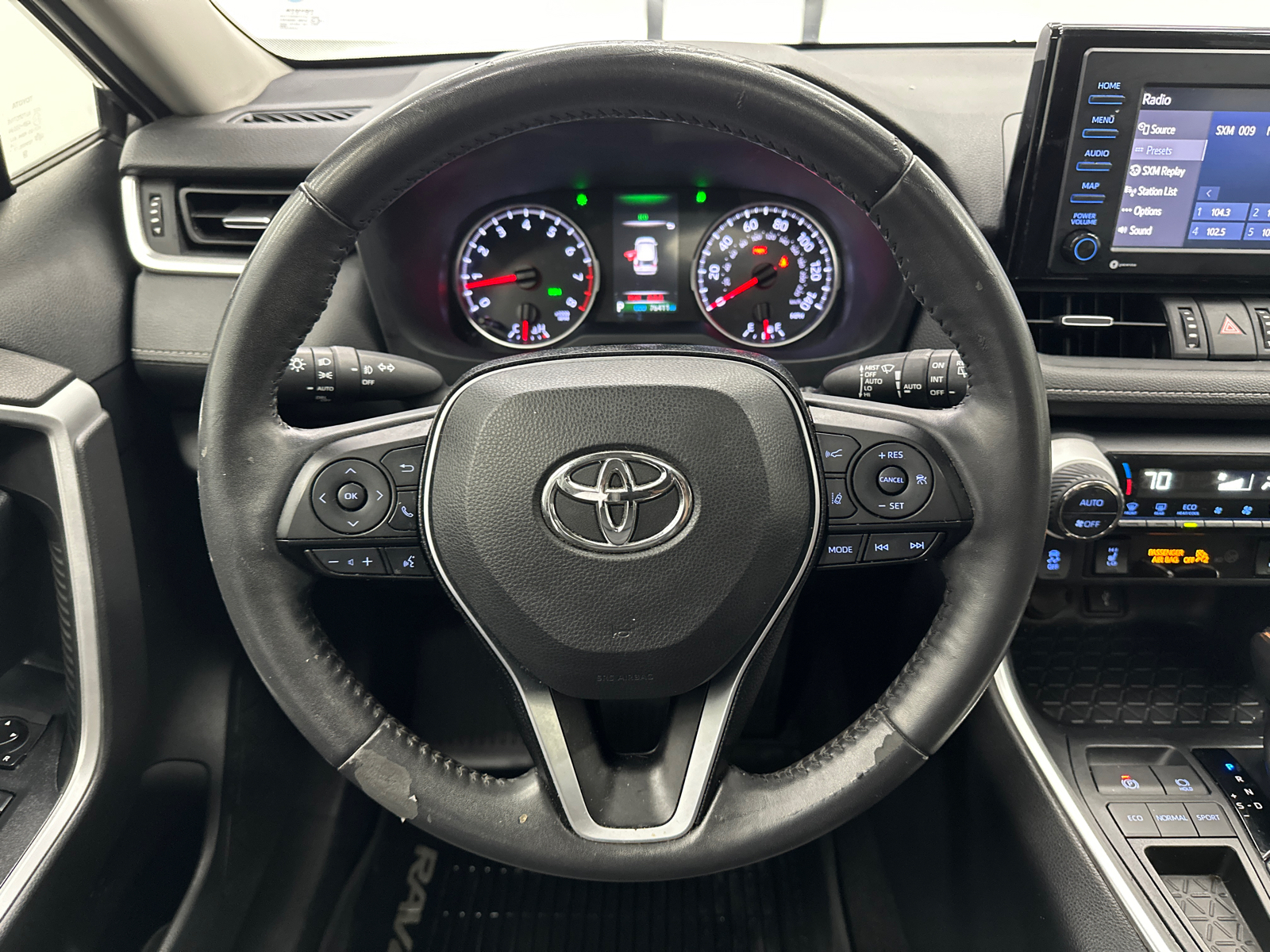 2020 Toyota RAV4 XLE Premium 27