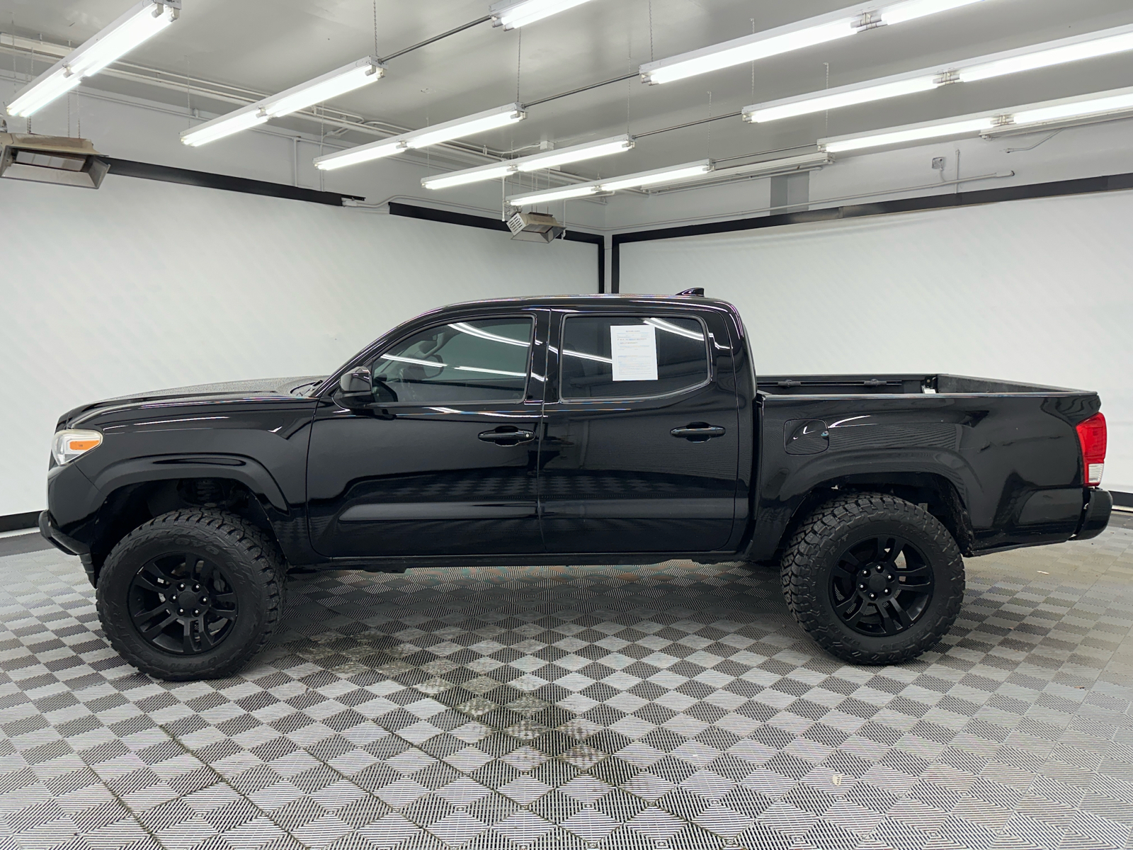 2017 Toyota Tacoma SR 2