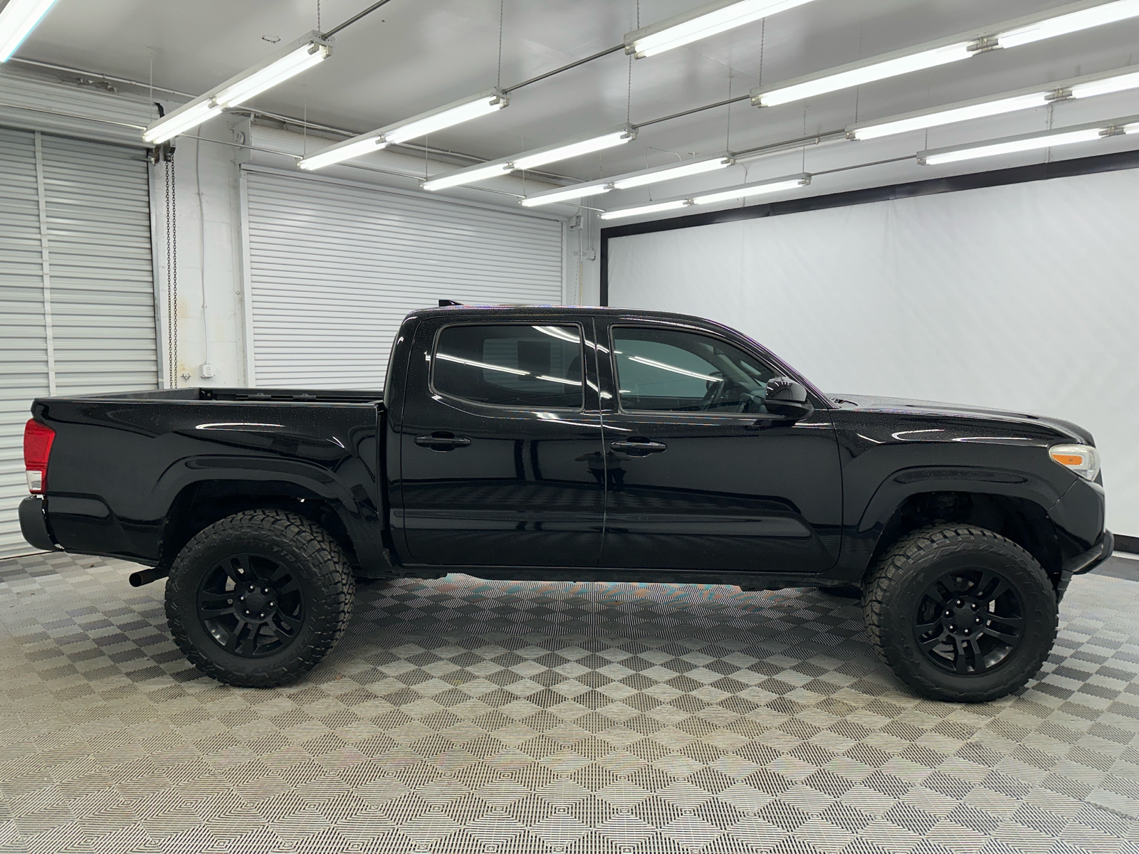 2017 Toyota Tacoma SR 6