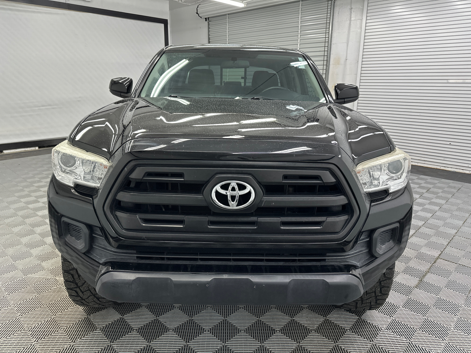 2017 Toyota Tacoma SR 8