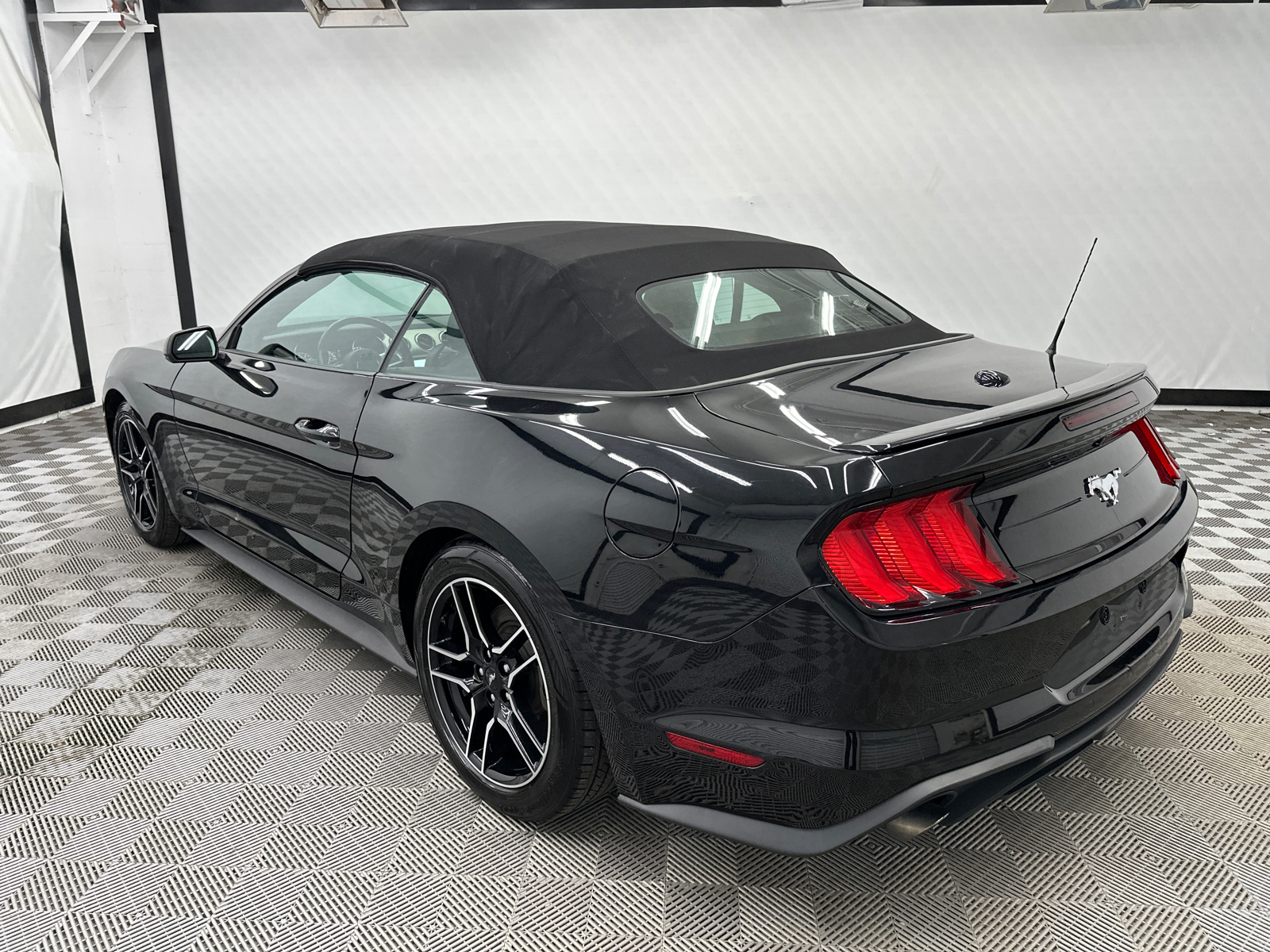 2021 Ford Mustang EcoBoost Premium 3