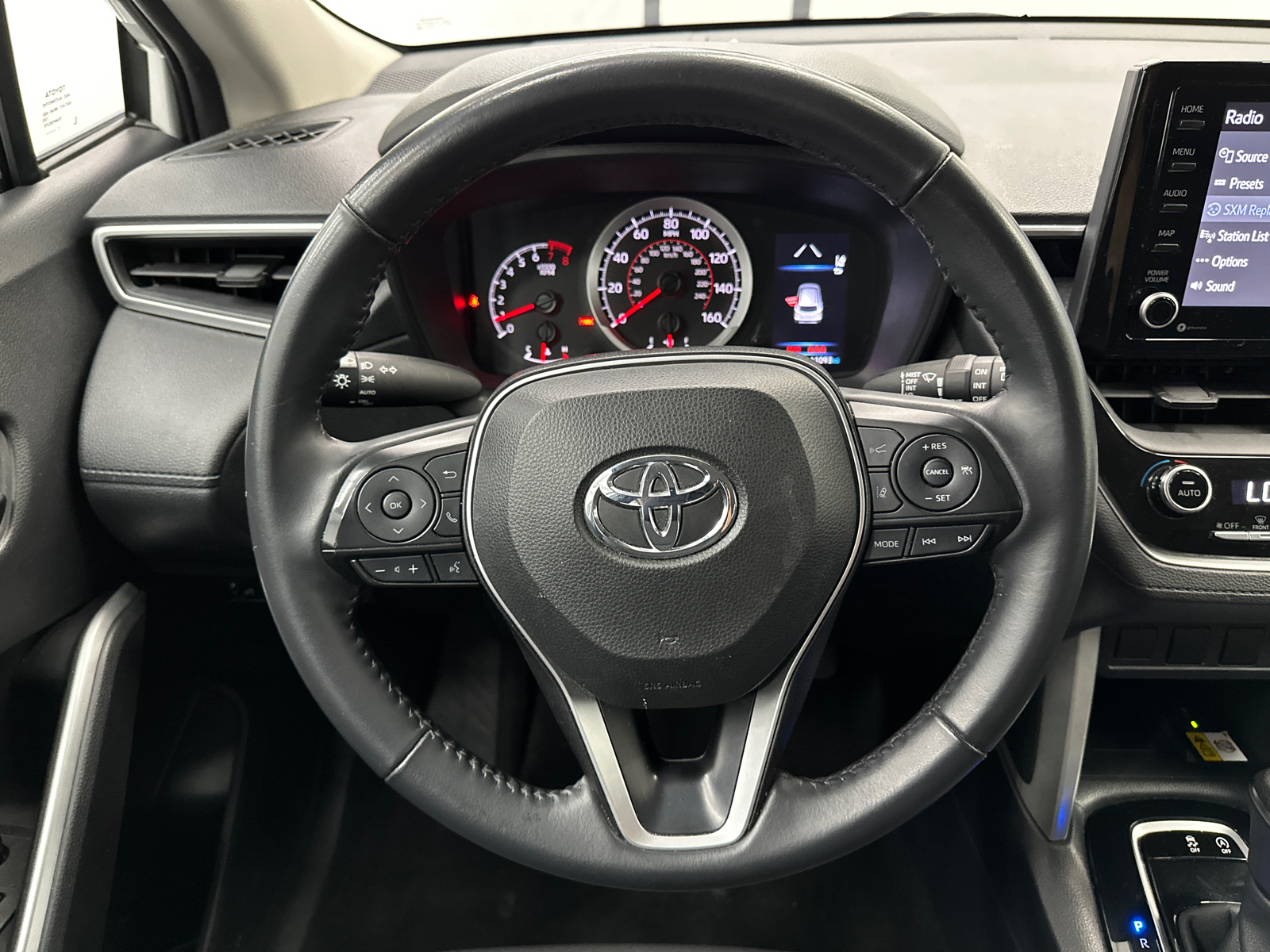 2022 Toyota Corolla Cross LE 23