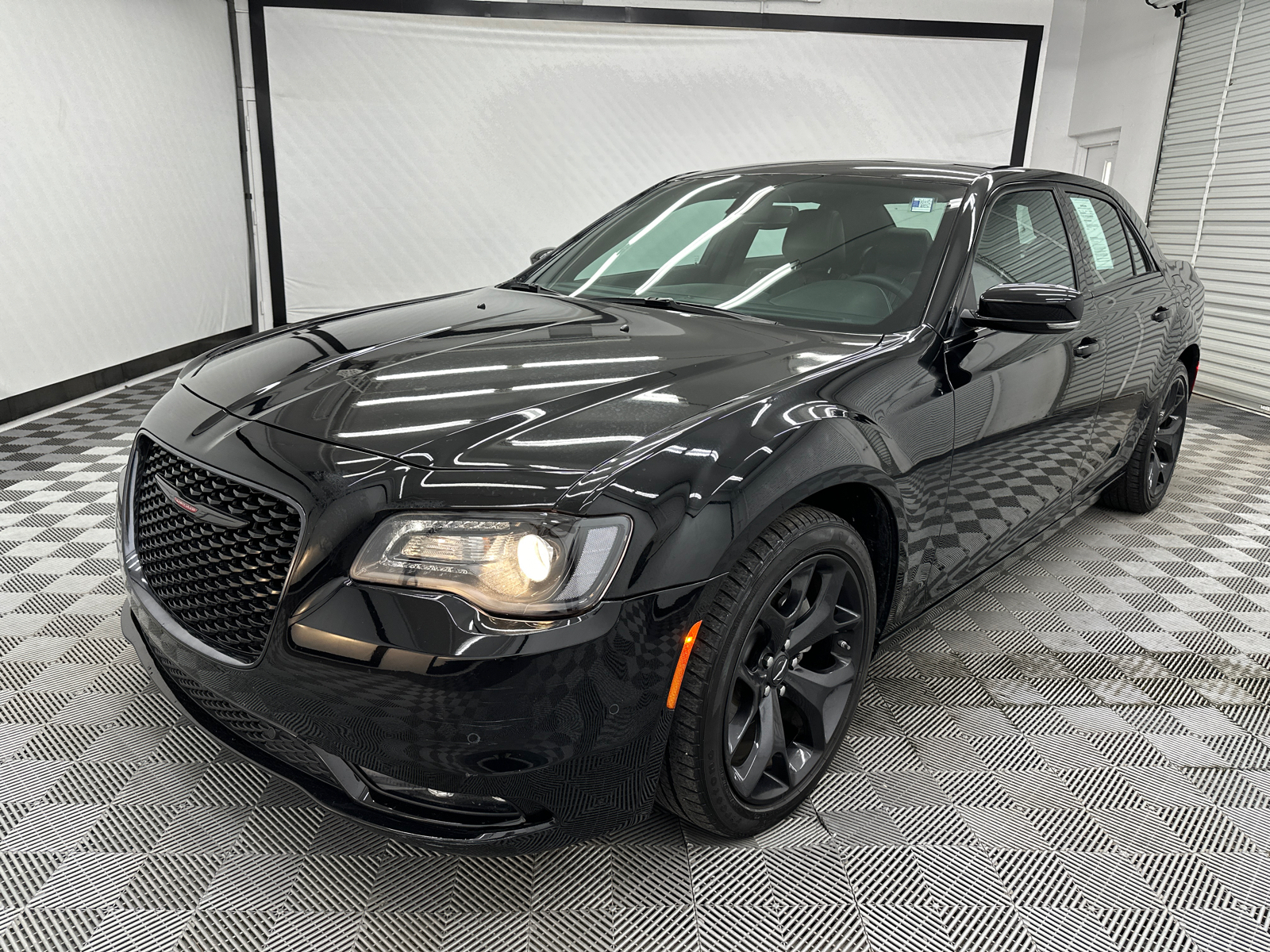 2023 Chrysler 300 S 1