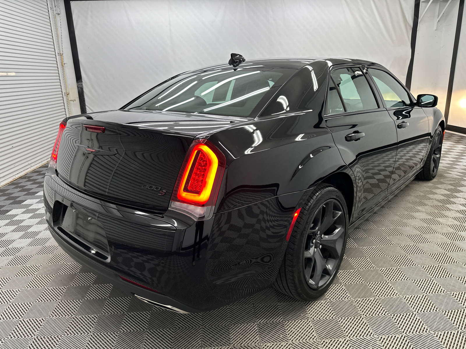 2023 Chrysler 300 S 5