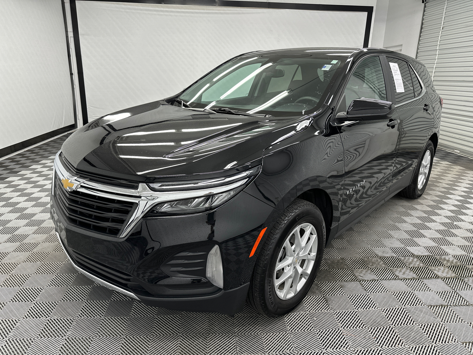 2023 Chevrolet Equinox LT 1