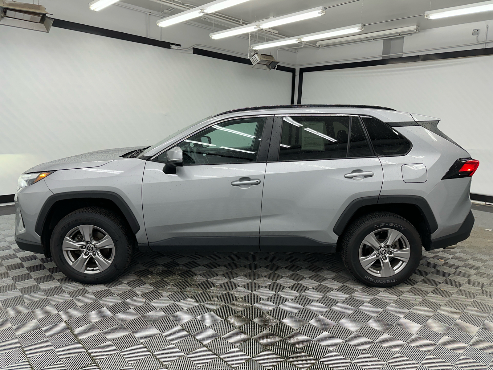 2022 Toyota RAV4 XLE 2