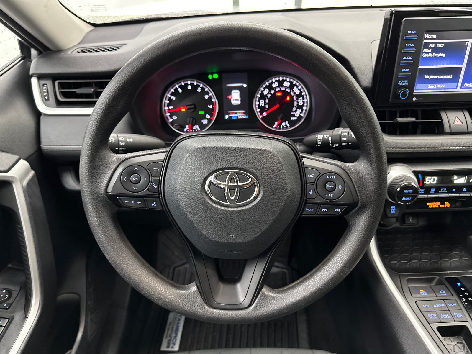 2022 Toyota RAV4 XLE 24