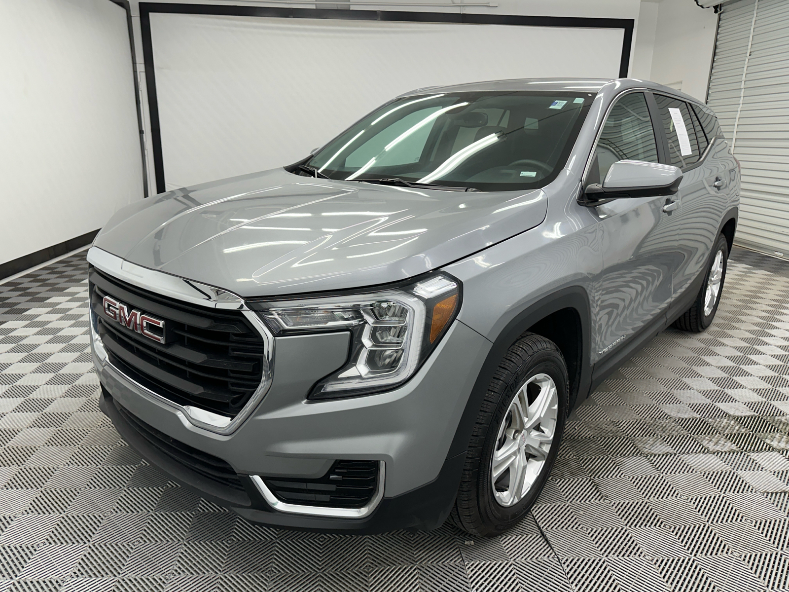 2023 GMC Terrain SLE 1