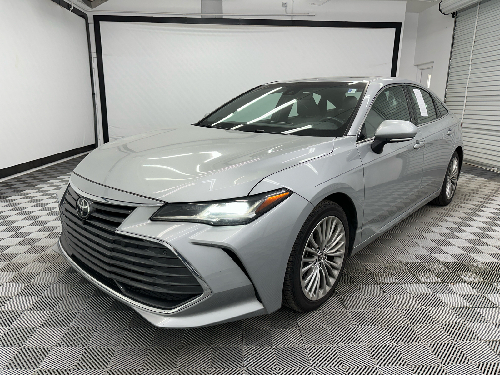 2022 Toyota Avalon Limited 1