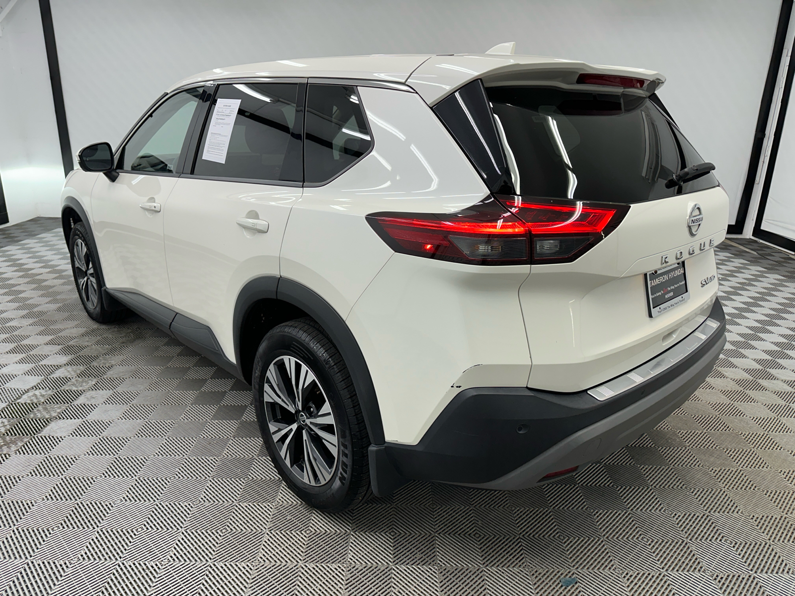 2021 Nissan Rogue SV 3