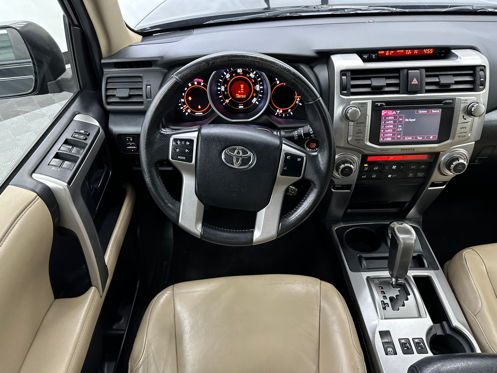 2013 Toyota 4Runner  24