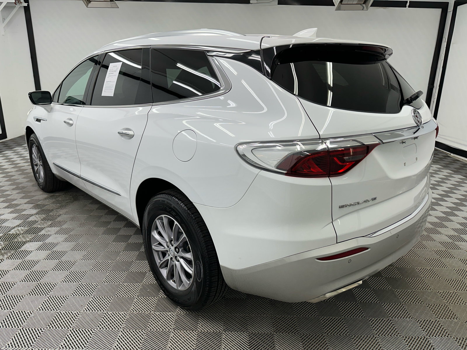 2023 Buick Enclave Essence 3