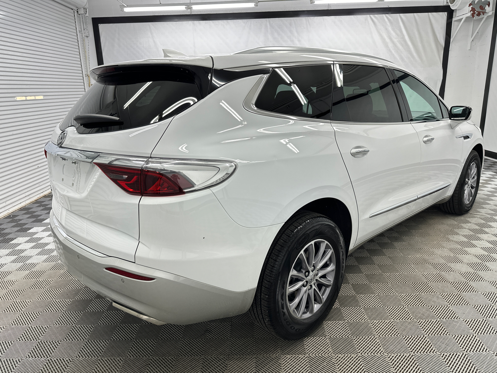 2023 Buick Enclave Essence 5