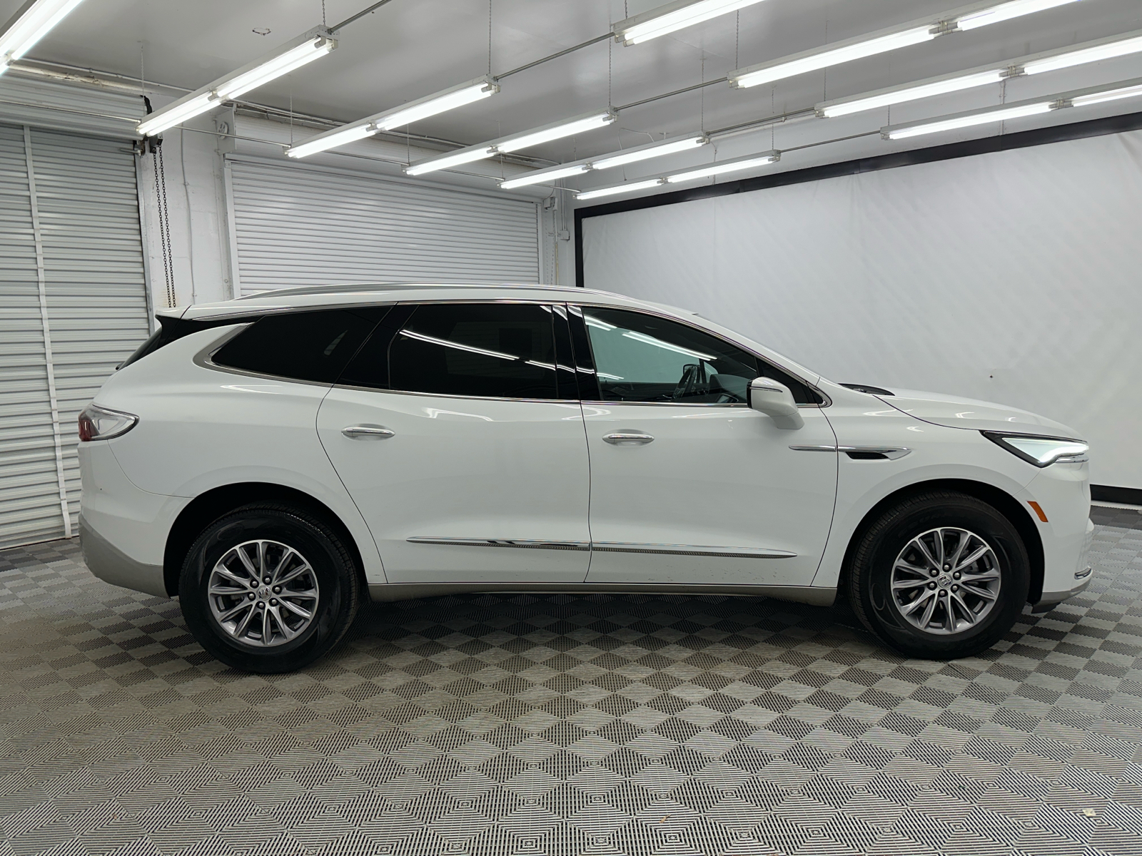 2023 Buick Enclave Essence 6