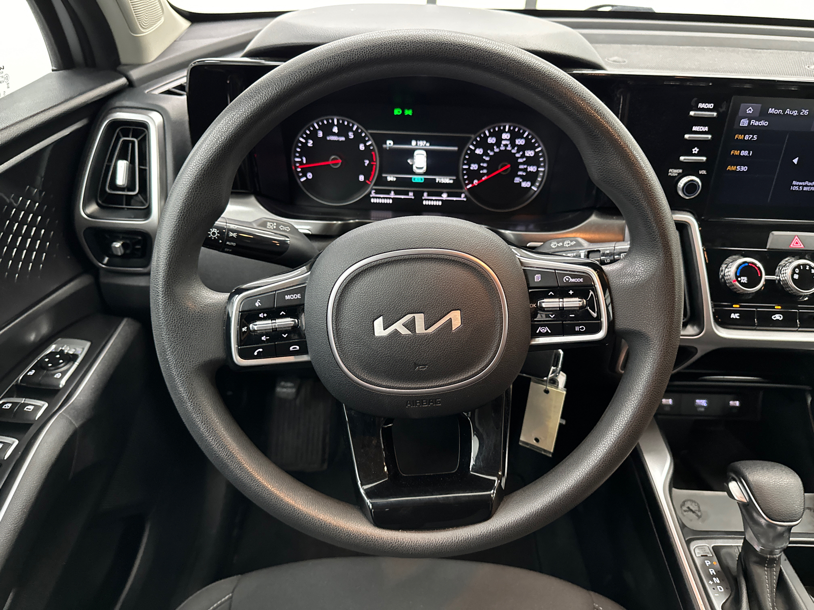 2022 Kia Sorento LX 24