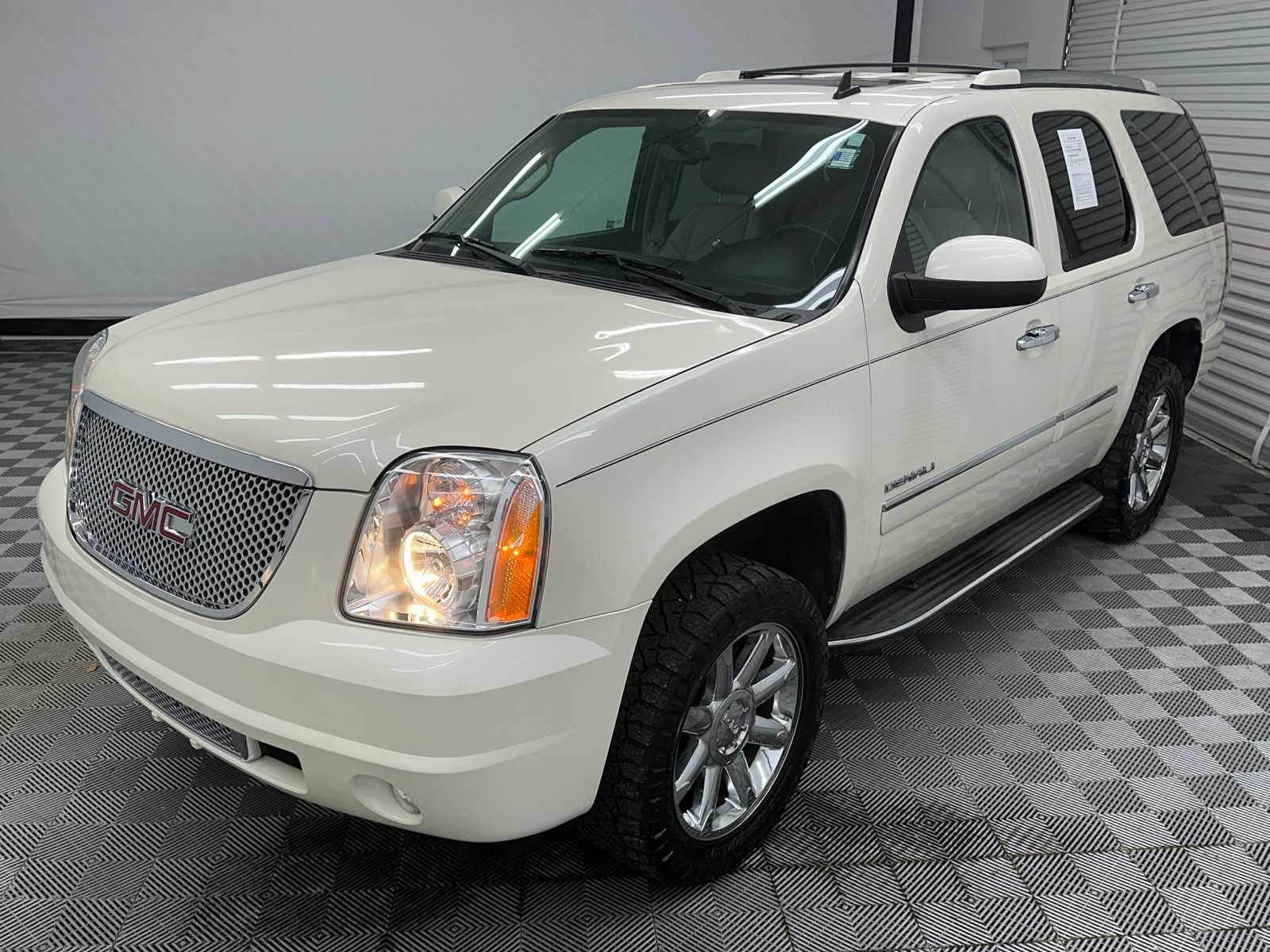 2013 GMC Yukon Denali 1