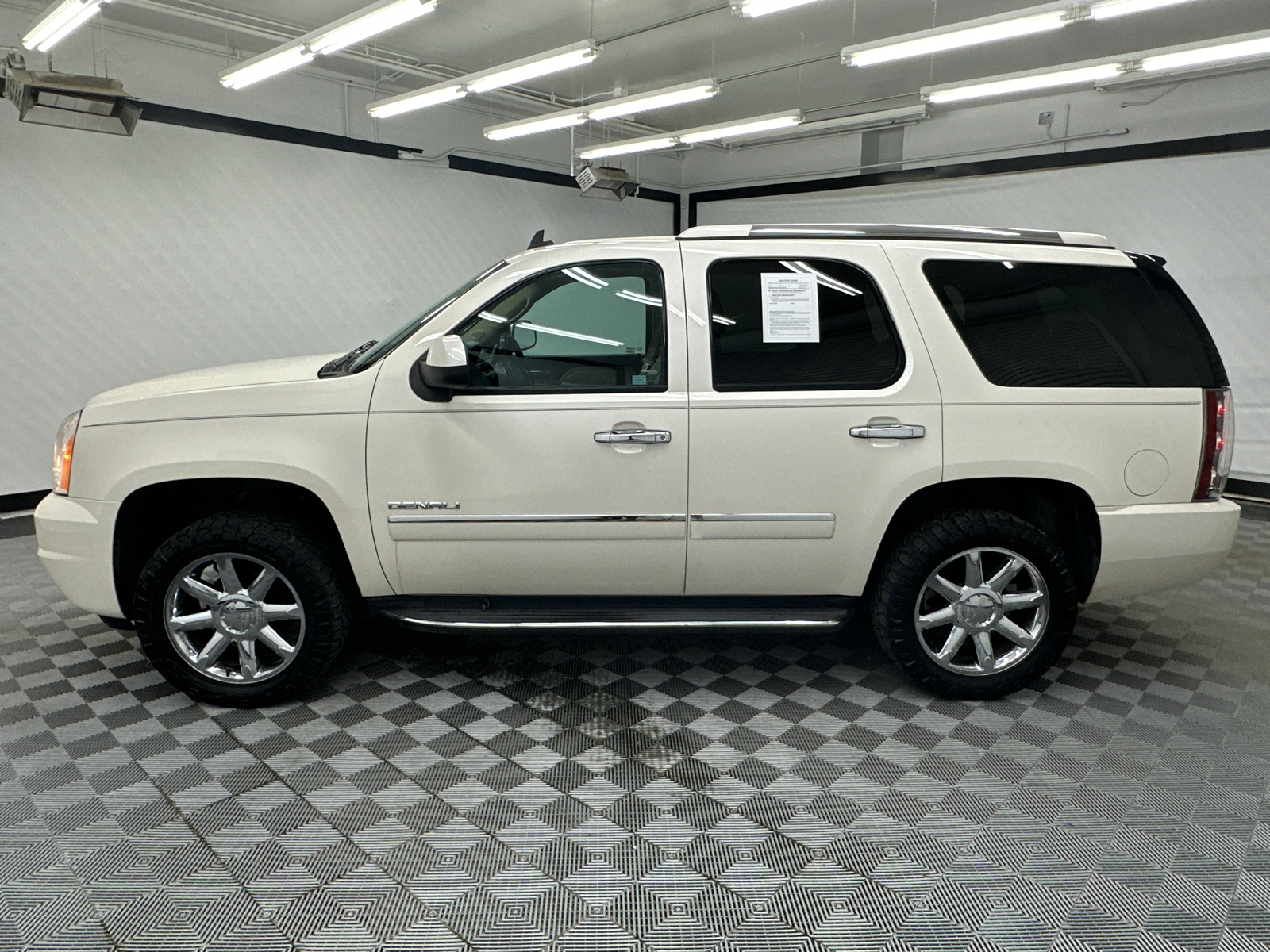 2013 GMC Yukon Denali 2