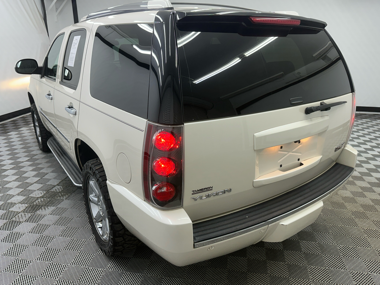 2013 GMC Yukon Denali 3