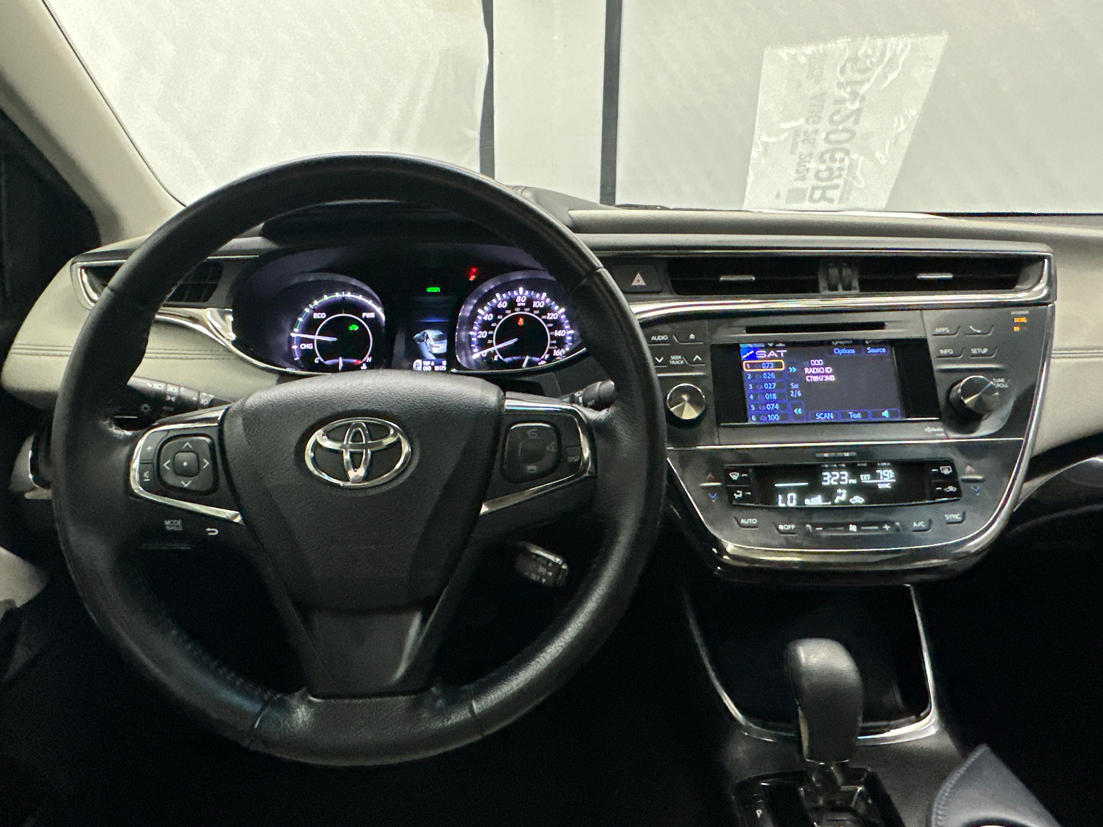 2014 Toyota Avalon Hybrid Limited 27