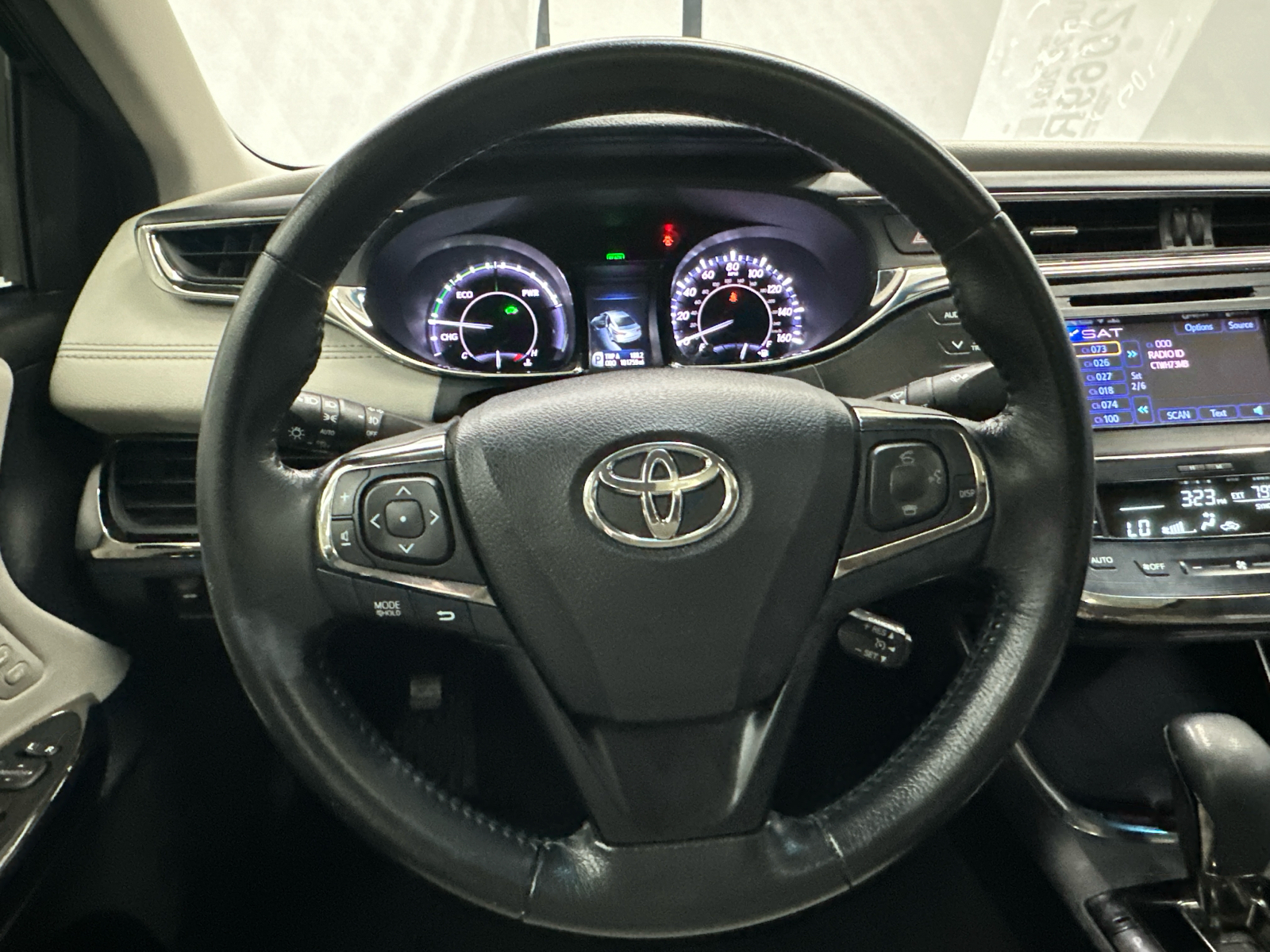 2014 Toyota Avalon Hybrid Limited 28