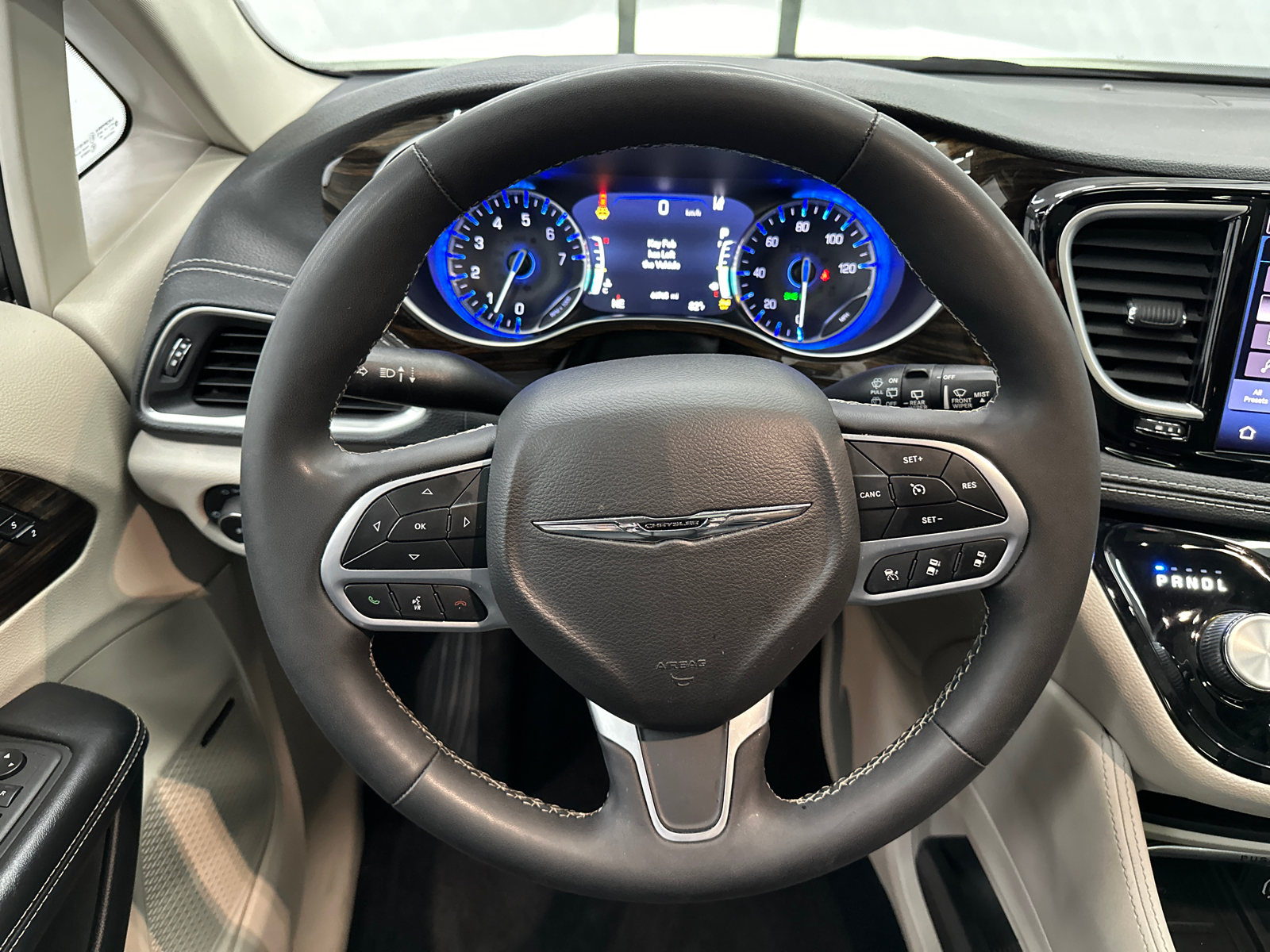 2022 Chrysler Pacifica Limited 28