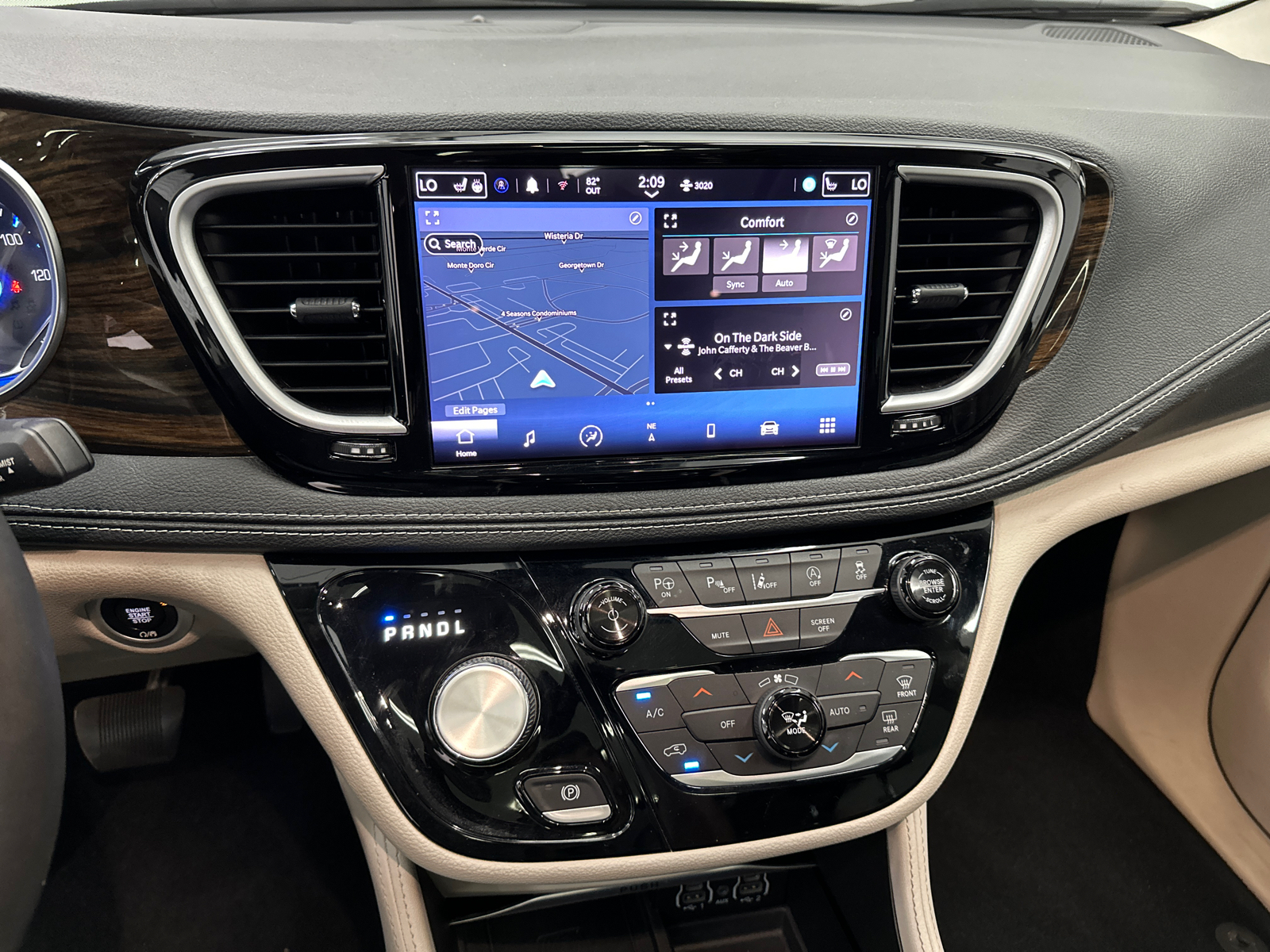 2022 Chrysler Pacifica Limited 32