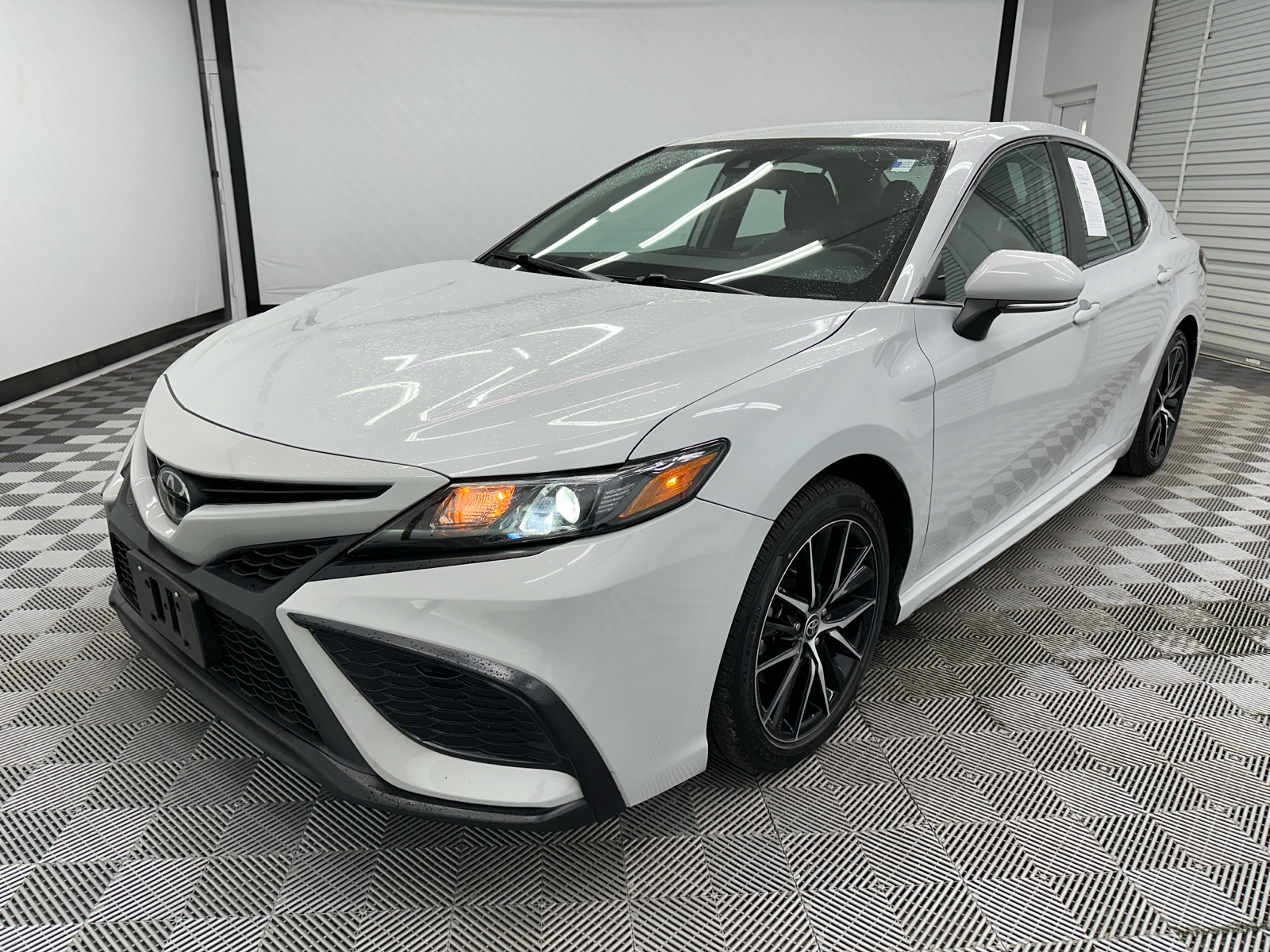 2022 Toyota Camry SE 1