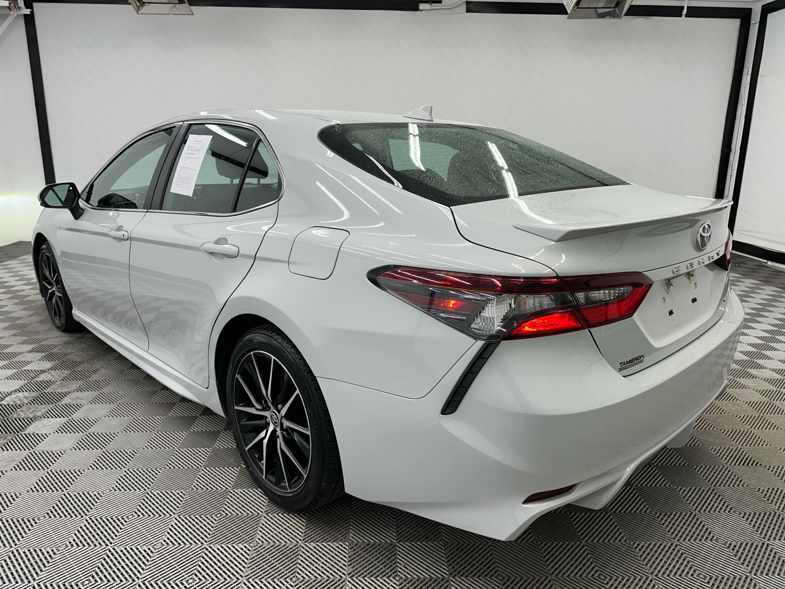 2022 Toyota Camry SE 3