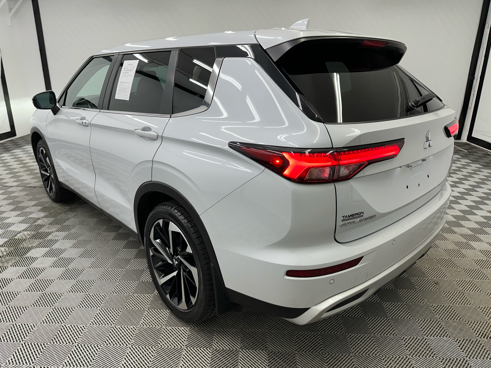 2023 Mitsubishi Outlander SE 3