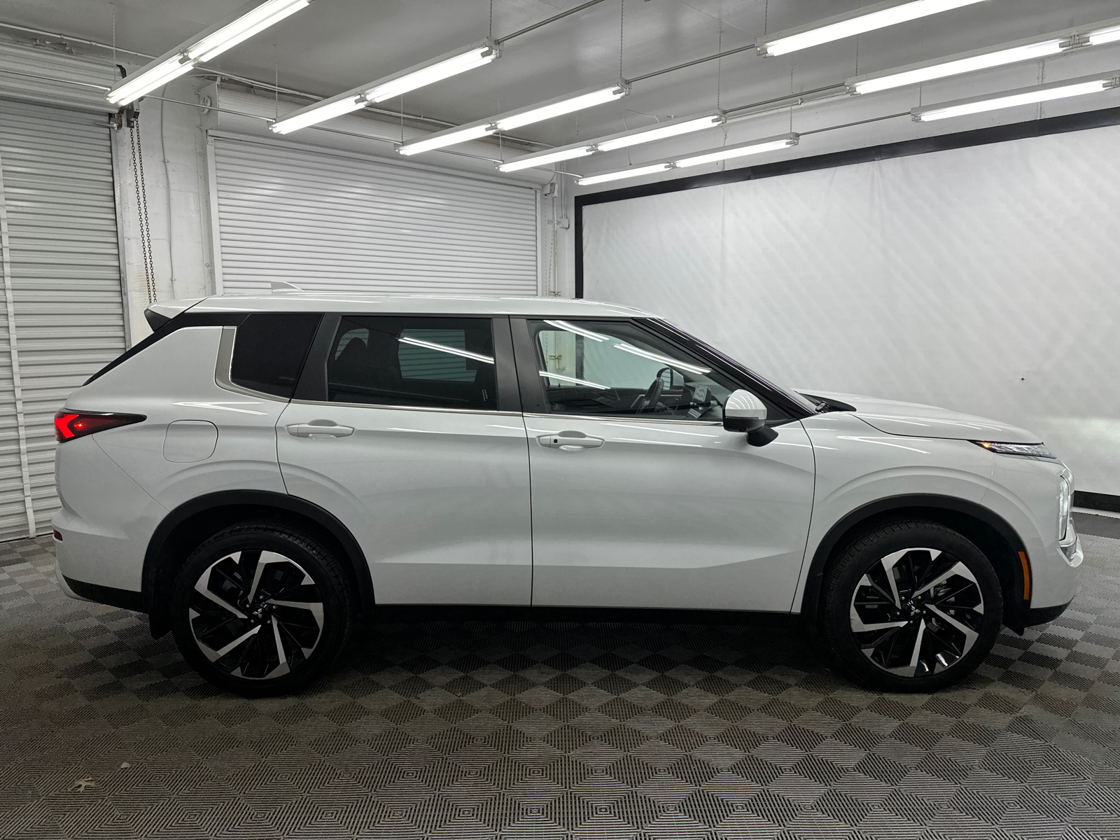 2023 Mitsubishi Outlander SE 6