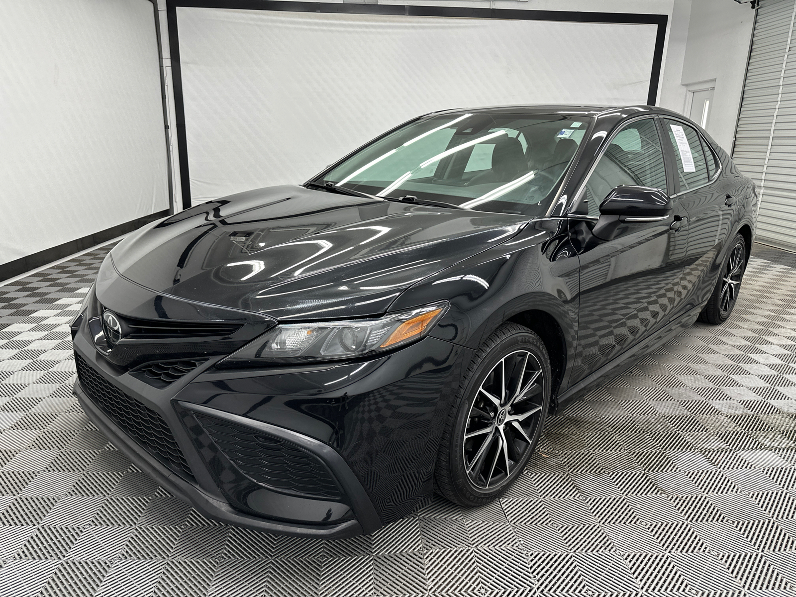 2022 Toyota Camry SE 1