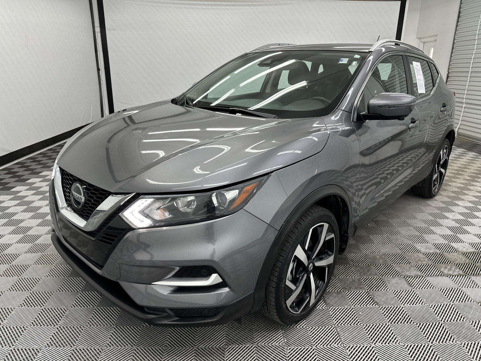 2022 Nissan Rogue Sport SL 1