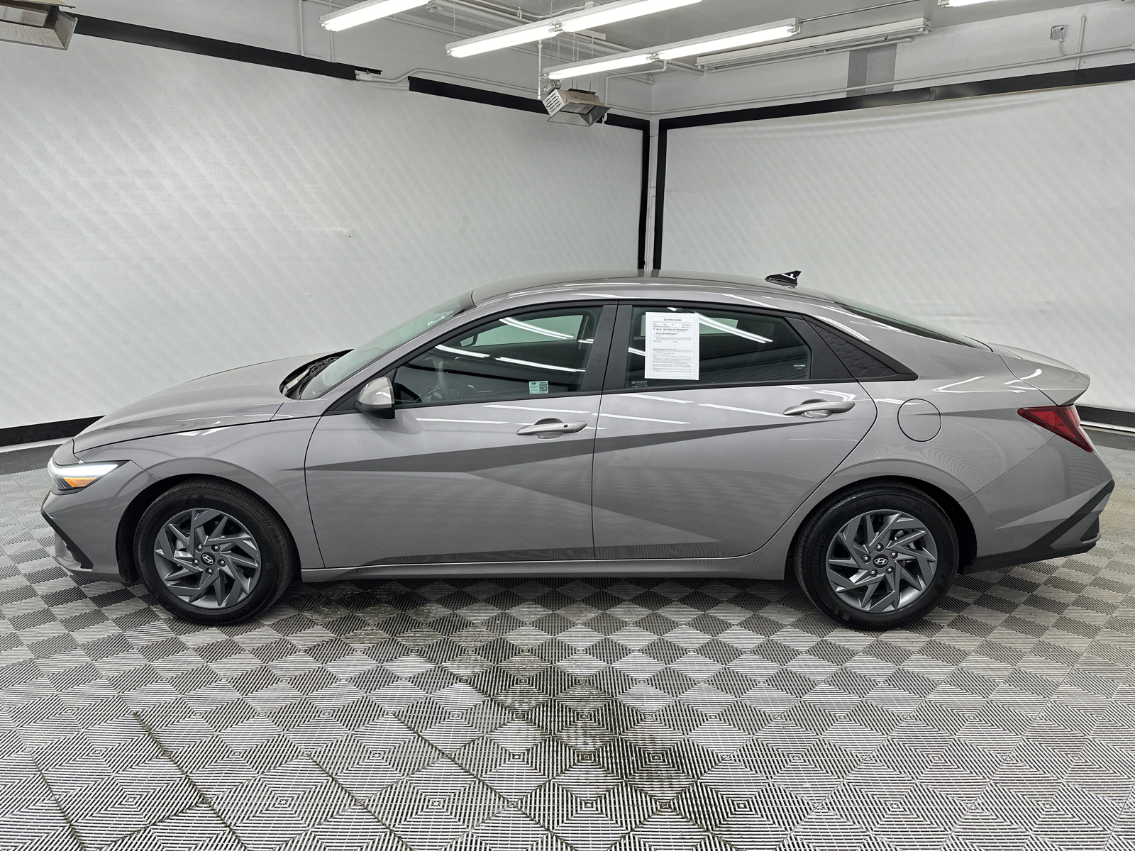 2024 Hyundai Elantra SEL 2