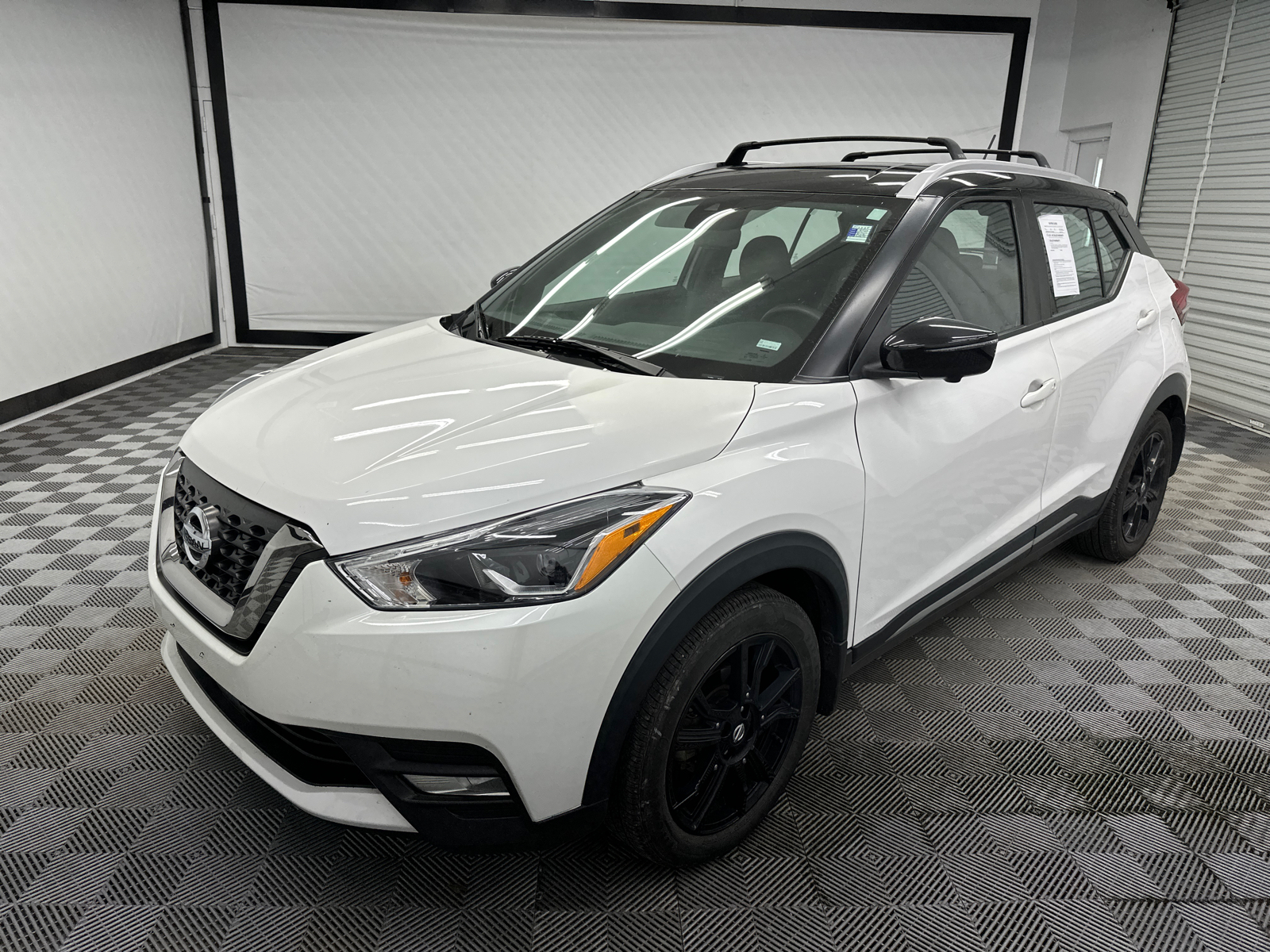 2020 Nissan Kicks SR 1